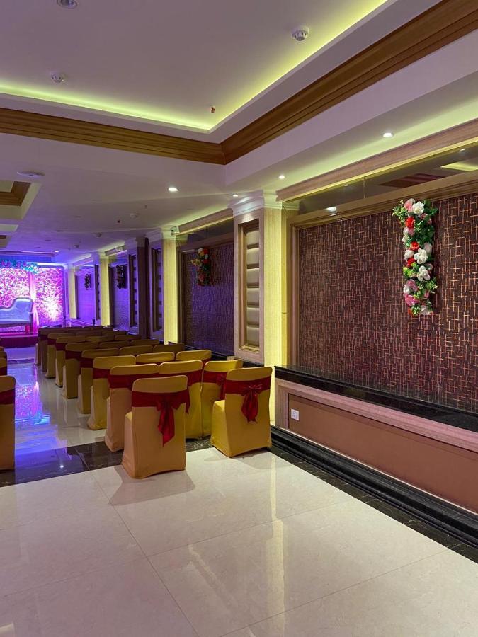 The Downtown Hotel Kanpur Exterior photo